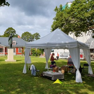 4x4 balta ātri saliekama