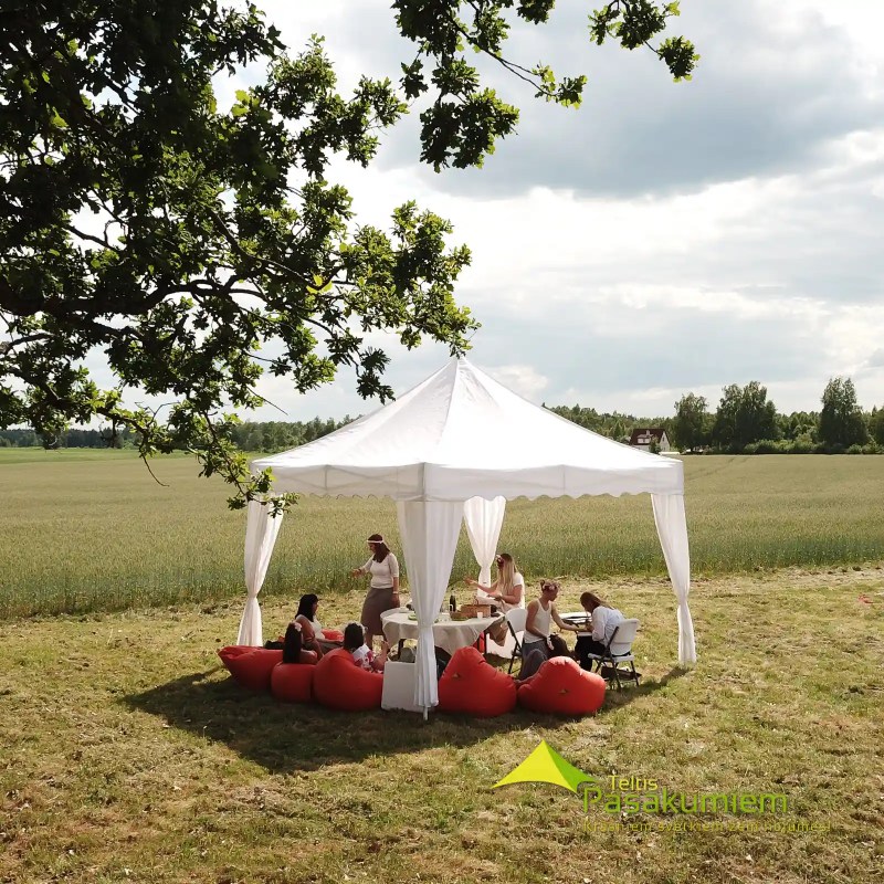 4x4 balta ātri saliekama