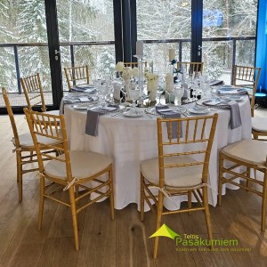 Zelta chiavari krēsli