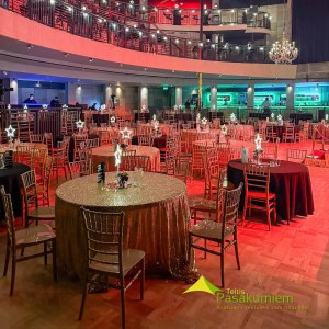 Zelta chiavari krēsli