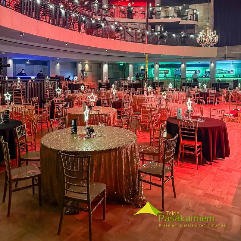 Zelta chiavari krēsli