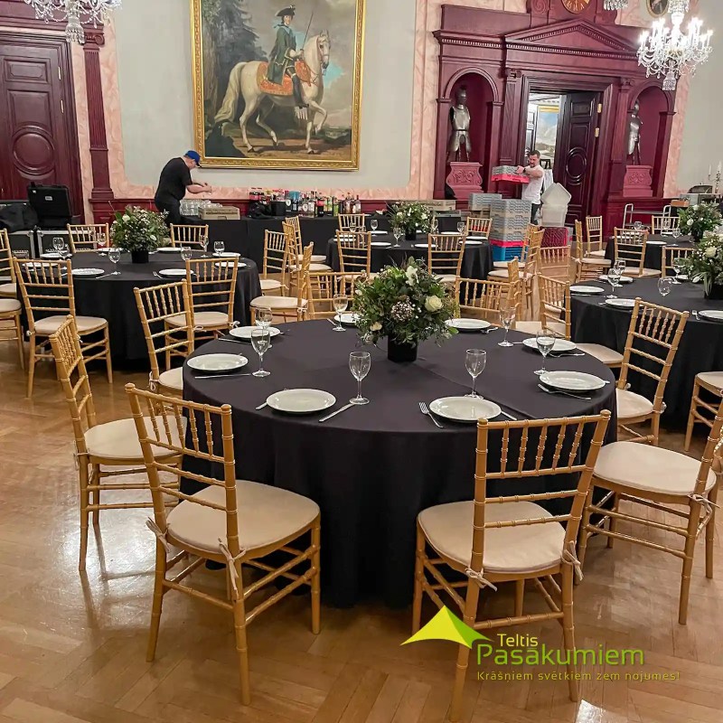 Zelta chiavari krēsli