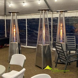 Dekoratīvais gāzes sildītājs piramīda ar dzīvo liesmu.