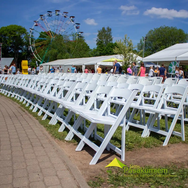 Svinību krēsli