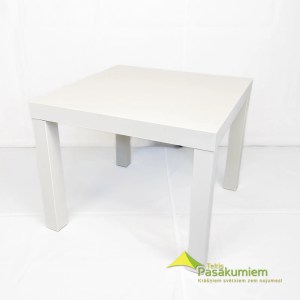 Balts kvadrātveida kafijas galds 55x55cm noma atpūtas zonām.