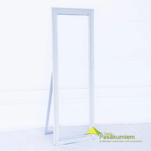 Liels stāvošs spogulis garderobei